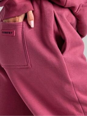 Comfrt Berry Jogger Sweatpants Oversized Cozy Fleece Travel Pants Size M NWOT